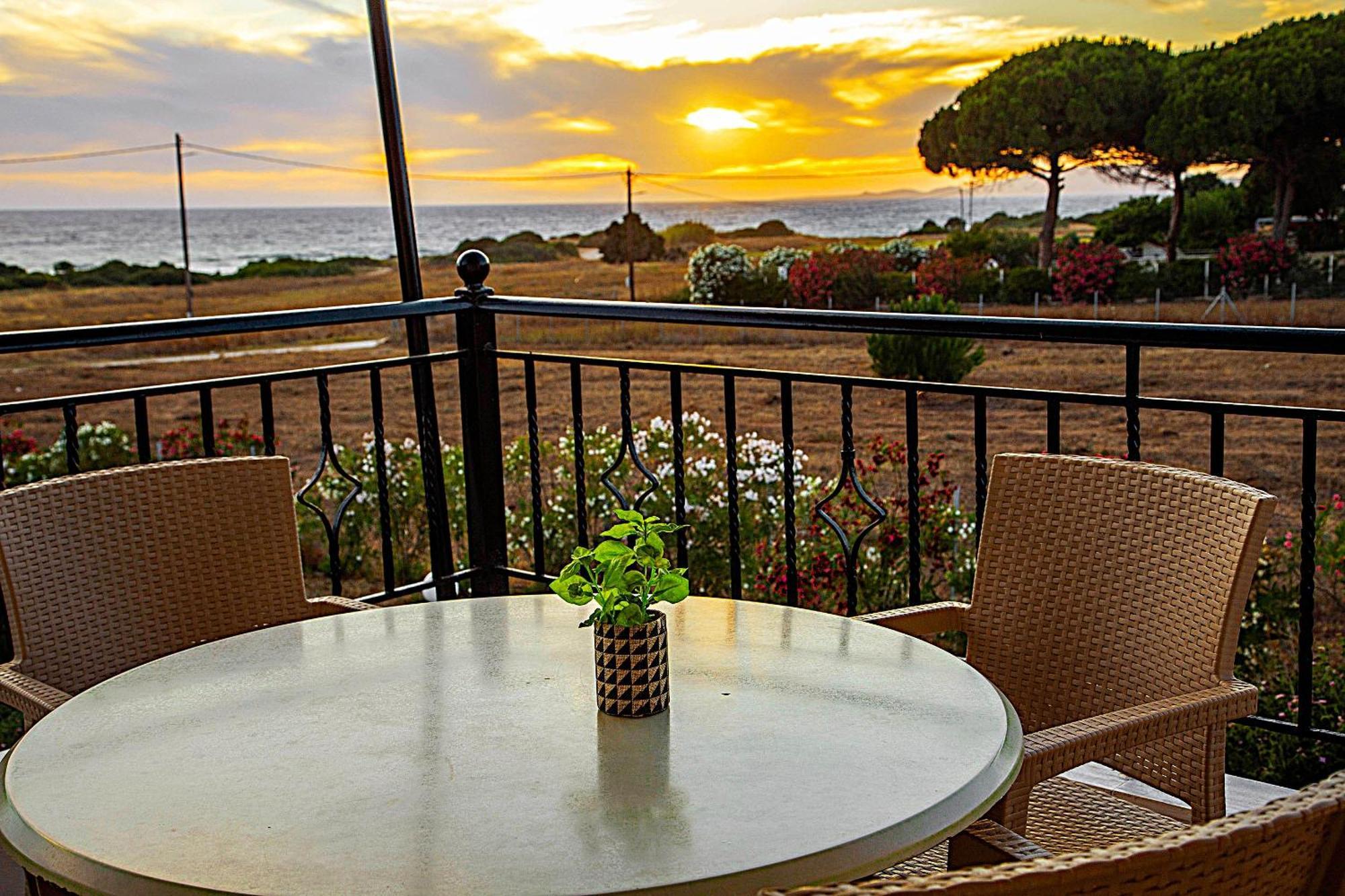 Romanos Beach Villas Extérieur photo