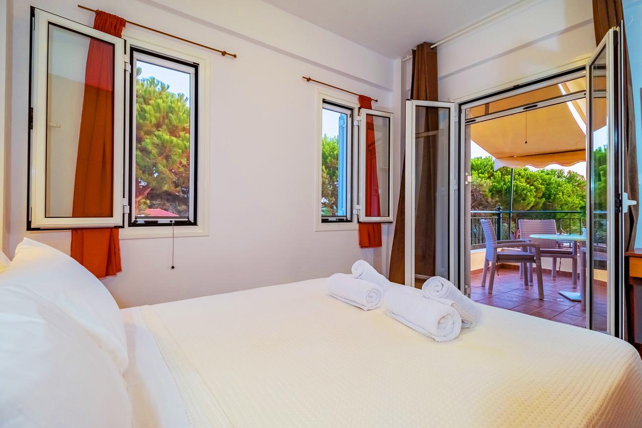 Romanos Beach Villas Extérieur photo
