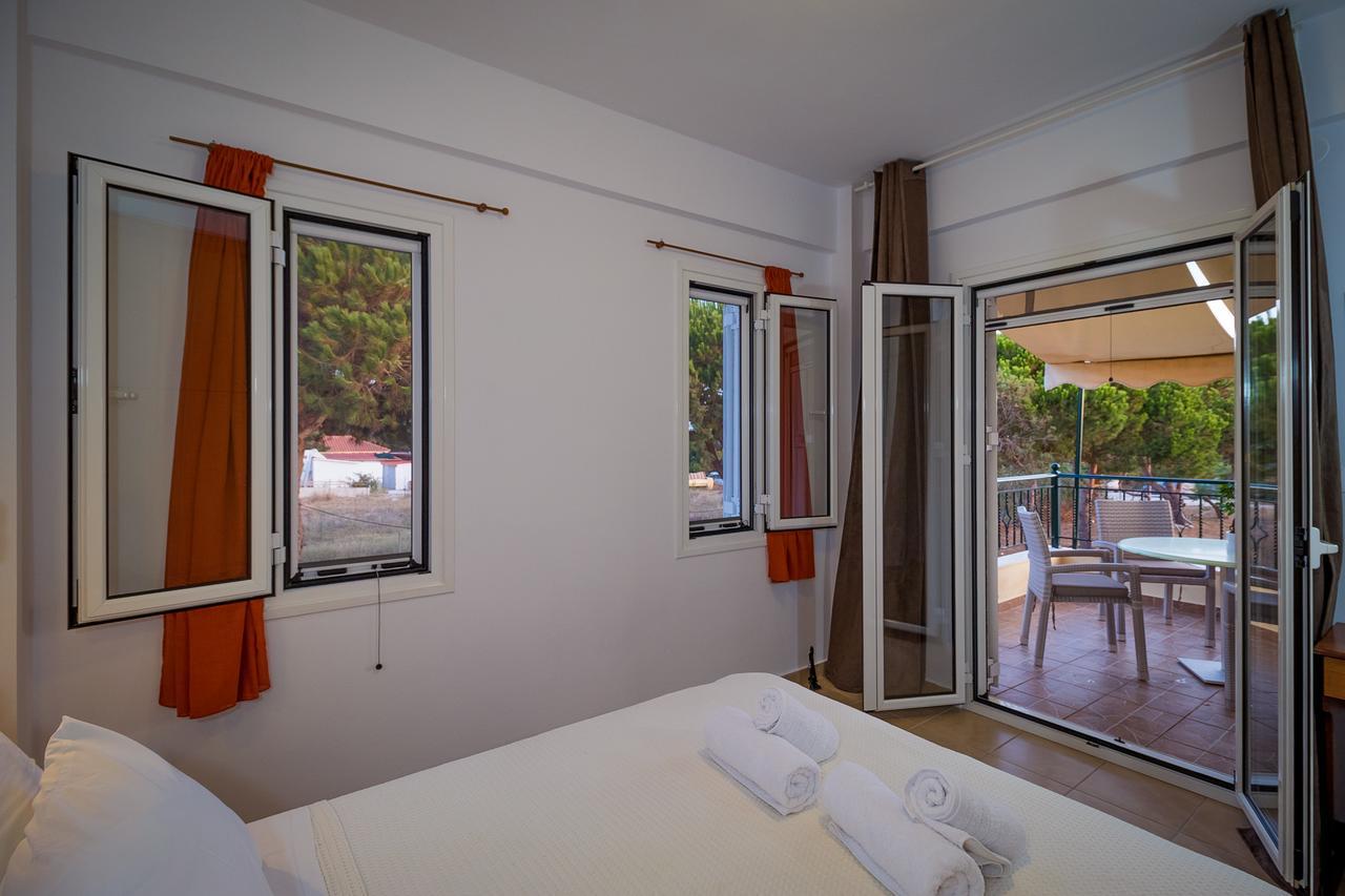 Romanos Beach Villas Extérieur photo