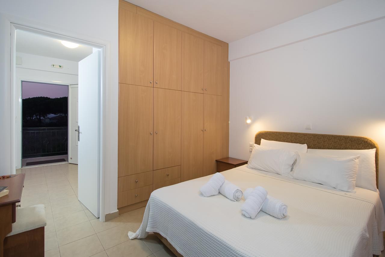 Romanos Beach Villas Extérieur photo